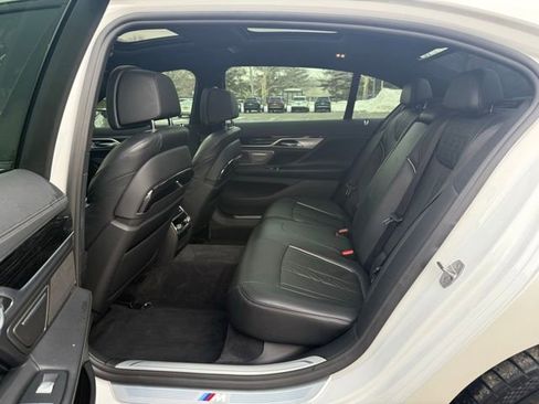 Used 2022 BMW 750i xDrive w/ Autobahn Package image 29