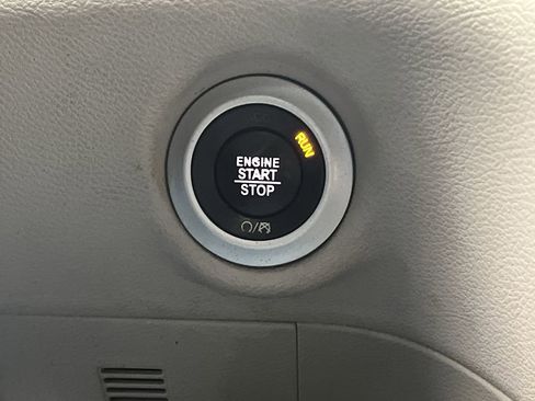 Used 2019 Chrysler Pacifica LX image 19