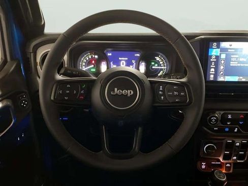 Used 2024 Jeep Wrangler Unlimited image 31