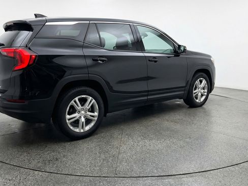 Used 2024 GMC Terrain SLE image 9