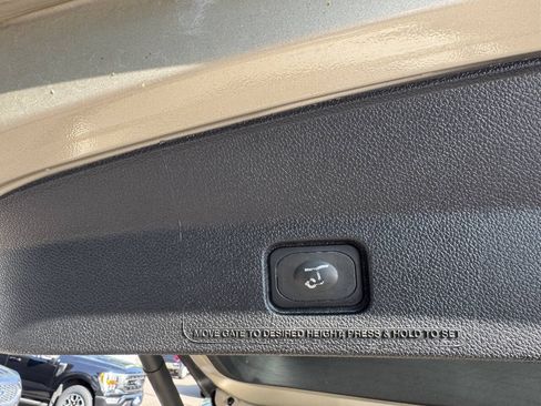 Used 2017 Ford Explorer XLT w/ Equipment Group 202A AWD/4WD image 30