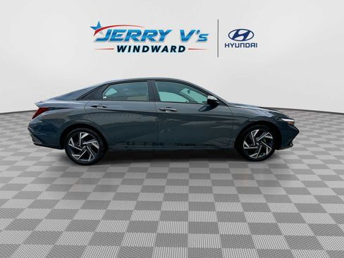 Used 2025 Hyundai Elantra SEL FWD image 9