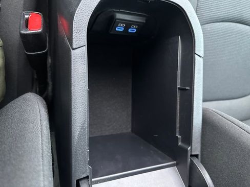 Used 2022 Toyota RAV4 LE image 19