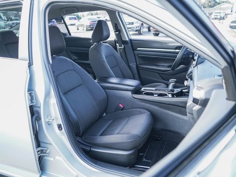 Used 2023 Nissan Altima 2.5 SV image 10