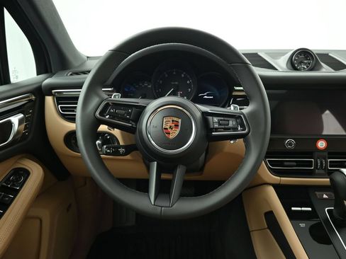 Certified 2026 Porsche Macan AWD/4WD image 13