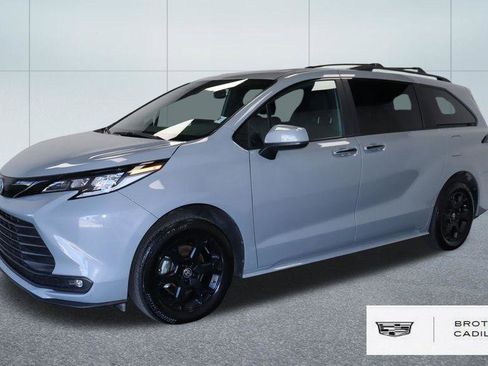 Used 2025 Toyota Sienna XLE Woodland Edition AWD/4WD image 1