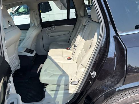 Used 2018 Volvo XC90 T6 Momentum w/ Convenience Package AWD/4WD image 6