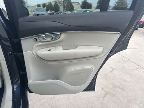 Used 2020 Volvo XC90 T8 Momentum w/ Protection Package Premier image 16