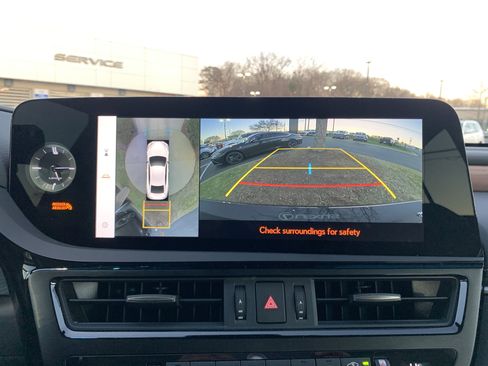 Used 2025 Lexus ES 300h w/ Luxury Package image 25