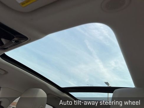 Used 2023 Land Rover Range Rover Velar R-Dynamic S image 41