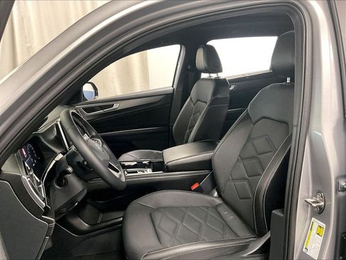 Used 2024 Volkswagen Atlas Cross Sport SE AWD/4WD image 10