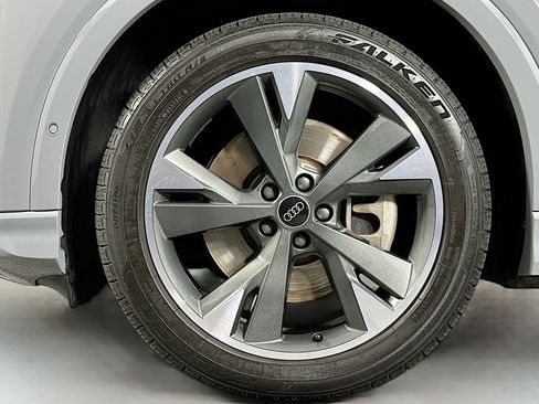 Used 2024 Audi Q4 e-tron Prestige AWD/4WD image 11