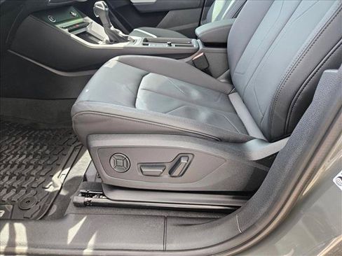 Certified 2025 Audi Q3 2.0T Premium Plus w/ Premium Plus Package AWD/4WD image 4