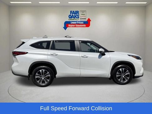 Used 2023 Toyota Highlander XLE AWD/4WD image 7