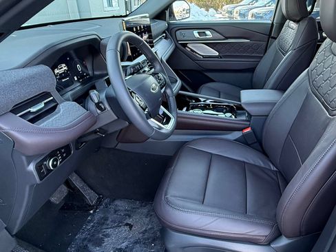 Used 2025 Ford Explorer Platinum w/ LUX Leather Package AWD/4WD image 3