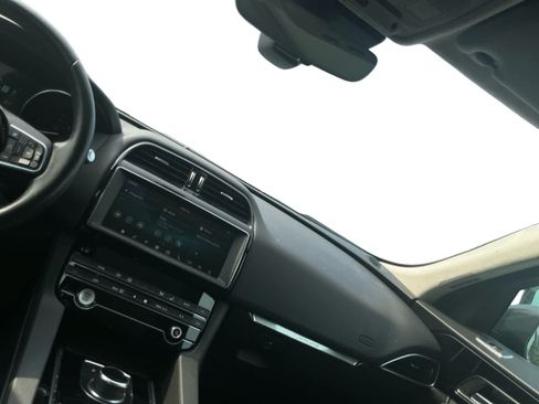 Used 2019 Jaguar F-PACE Premium AWD/4WD image 11