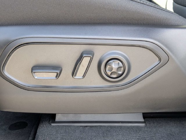 New 2027 Jeep Grand Cherokee Laredo RWD image 21