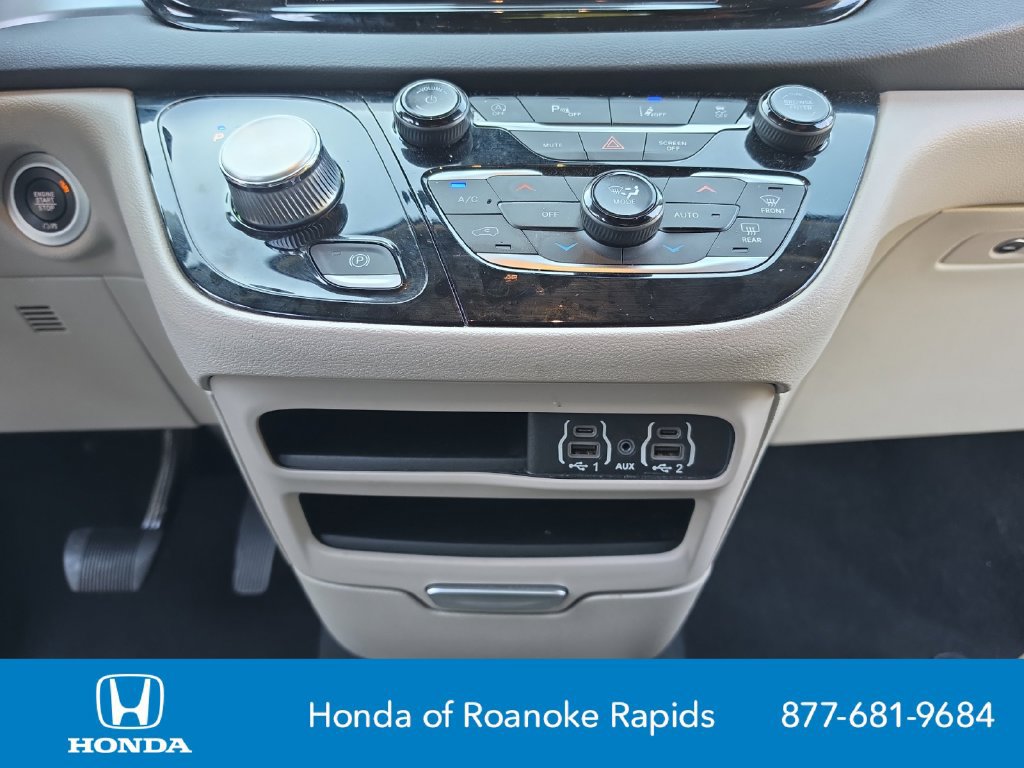 Used 2024 Chrysler Pacifica Touring-L FWD image 15