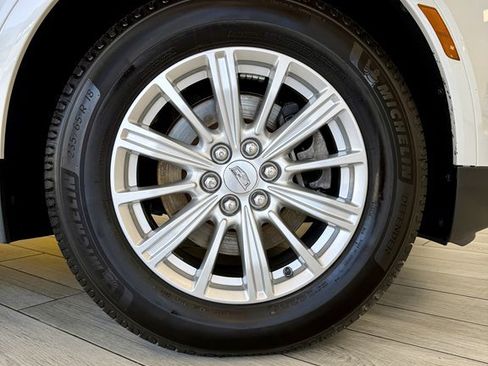 Used 2018 Cadillac XT5 FWD image 17