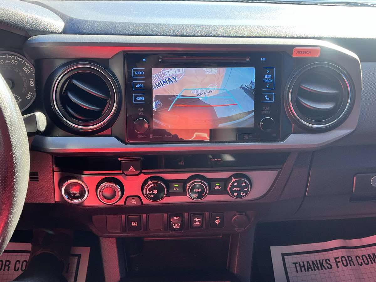 Used 2018 Toyota Tacoma TRD Sport AWD/4WD image 10