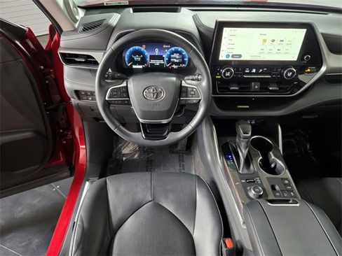 Used 2023 Toyota Highlander Platinum image 17