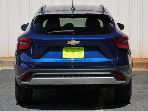 Used 2024 Chevrolet Trax LT w/ Driver Confidence Package FWD image 46