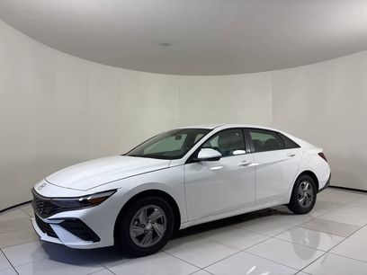 New 2025 Hyundai Elantra SE