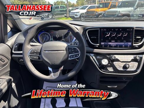 New 2027 Chrysler Pacifica Select FWD image 29