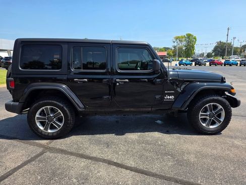 Used 2023 Jeep Wrangler Unlimited Sahara AWD/4WD image 17