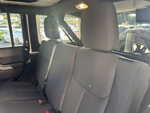 Used 2017 Jeep Wrangler Unlimited Sport w/ Quick Order Package 24S AWD/4WD image 22
