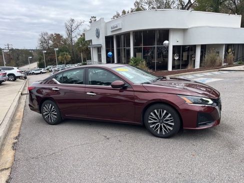 Used 2023 Nissan Altima 2.5 SV image 2
