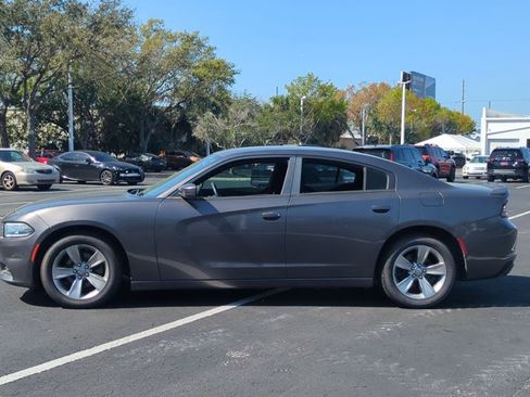 Used 2015 Dodge Charger SE w/ Sport Appearance Group image 8