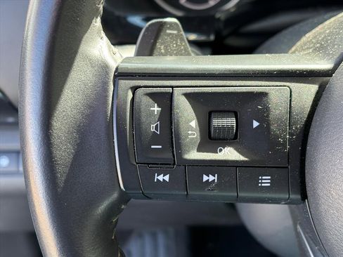 Used 2024 Nissan Pathfinder SV image 11