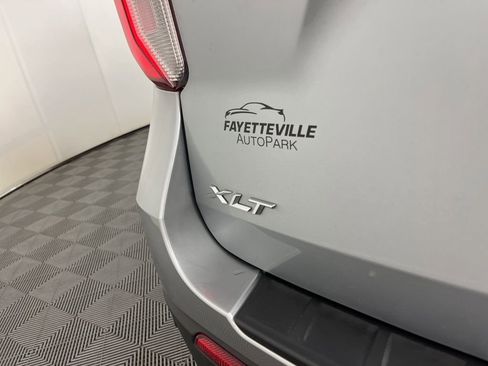 Used 2023 Ford Explorer XLT image 4