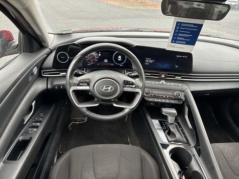 Certified 2024 Hyundai Elantra SEL w/ Convenience Package FWD image 16