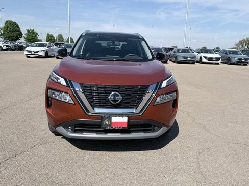 Used 2021 Nissan Rogue SL w/ Premium Package image 3