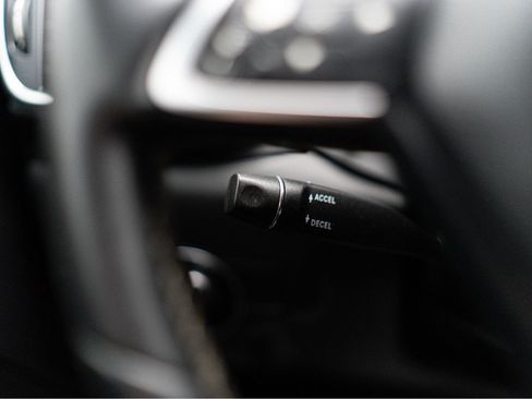 Used 2019 INFINITI QX30 AWD image 25