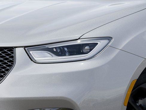 New 2026 Chrysler Pacifica Select w/ S Appearance Package FWD image 40