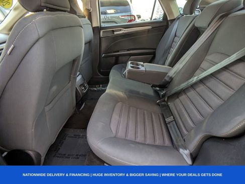 Used 2017 Ford Fusion SE w/ Fusion SE Technology Package image 16