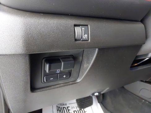 Used 2024 Chevrolet Colorado Z71 w/ Z71 Convenience Package 2 image 24