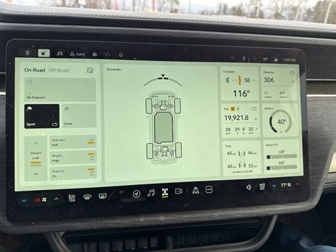 Used 2024 Rivian R1S Adventure image 5