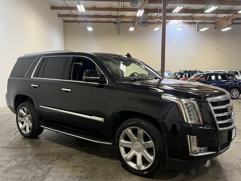 Used 2018 Cadillac Escalade Luxury AWD/4WD image 9