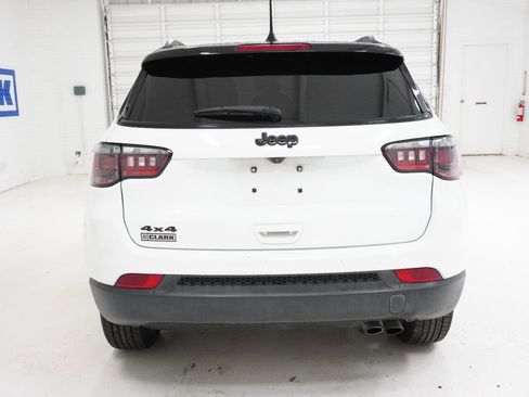 Used 2022 Jeep Compass Latitude AWD/4WD image 6