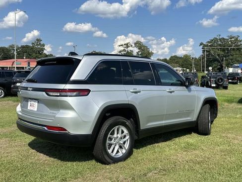 New 2025 Jeep Grand Cherokee Laredo X w/ Luxury Tech Group I image 12