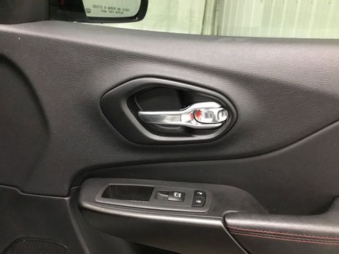 Used 2022 Jeep Cherokee Trailhawk w/ Sun, Sound & Nav Group image 19