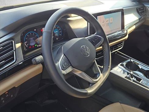 Used 2024 Volkswagen Atlas Cross Sport SE FWD image 10