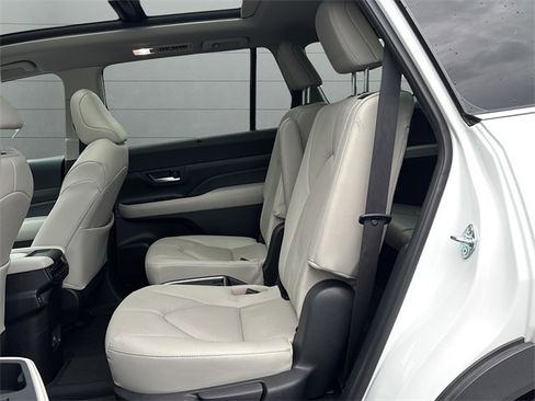 Certified 2025 Toyota Grand Highlander AWD image 22