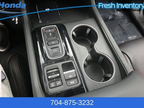 Used 2025 Honda Pilot Black Edition image 33