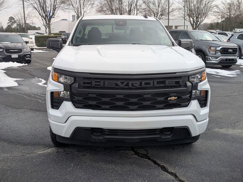 Used 2023 Chevrolet Silverado 1500 Custom image 3