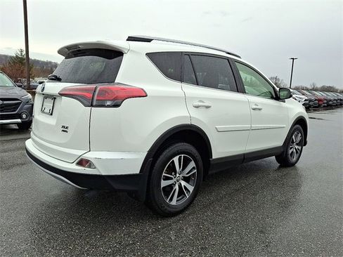 Used 2018 Toyota RAV4 XLE image 5